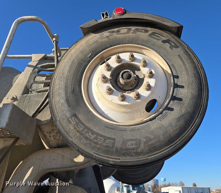 image for item ET5386 2006 Kenworth W900 ready mix truck