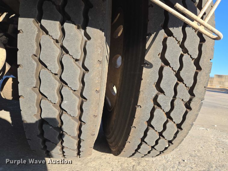 image for item ET5386 2006 Kenworth W900 ready mix truck