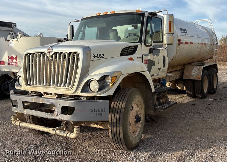 image for item ET5388 2012 International 7400 water truck