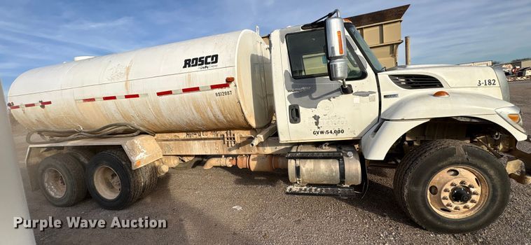 image for item ET5388 2012 International 7400 water truck