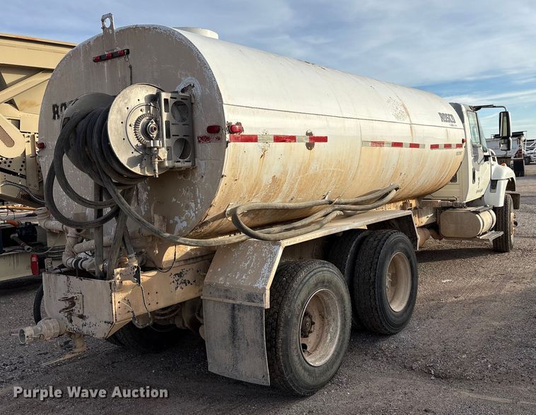 image for item ET5388 2012 International 7400 water truck
