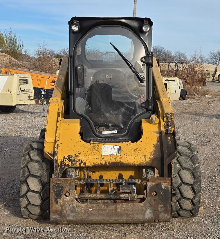 image for item ET5393 2015 Caterpillar 246D skid steer loader