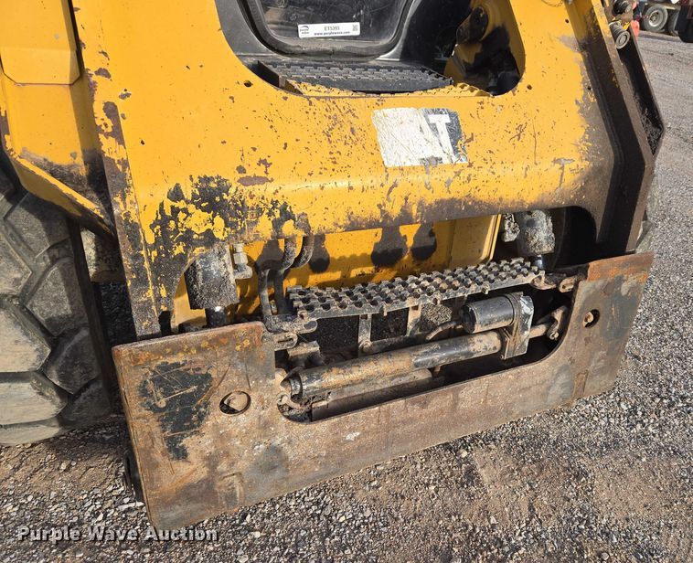 image for item ET5393 2015 Caterpillar 246D skid steer loader