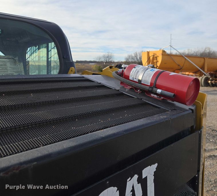 image for item ET5393 2015 Caterpillar 246D skid steer loader