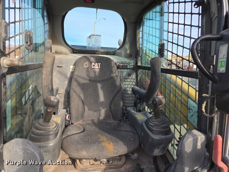 image for item ET5393 2015 Caterpillar 246D skid steer loader