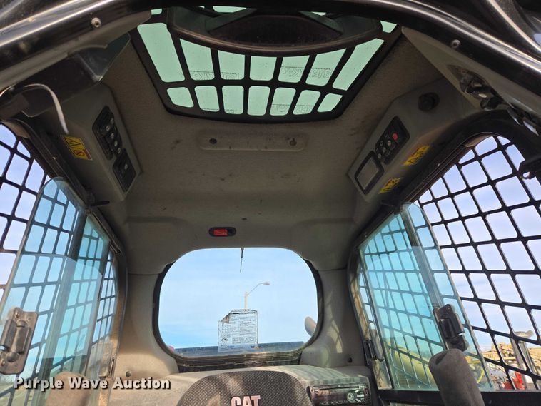 image for item ET5393 2015 Caterpillar 246D skid steer loader