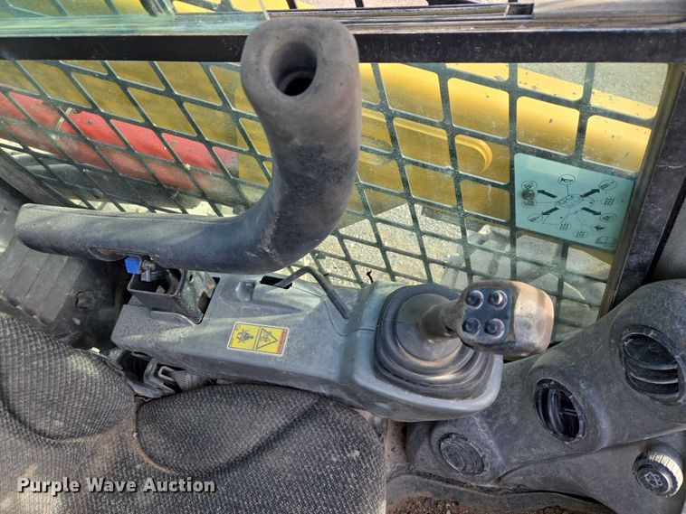 image for item ET5393 2015 Caterpillar 246D skid steer loader