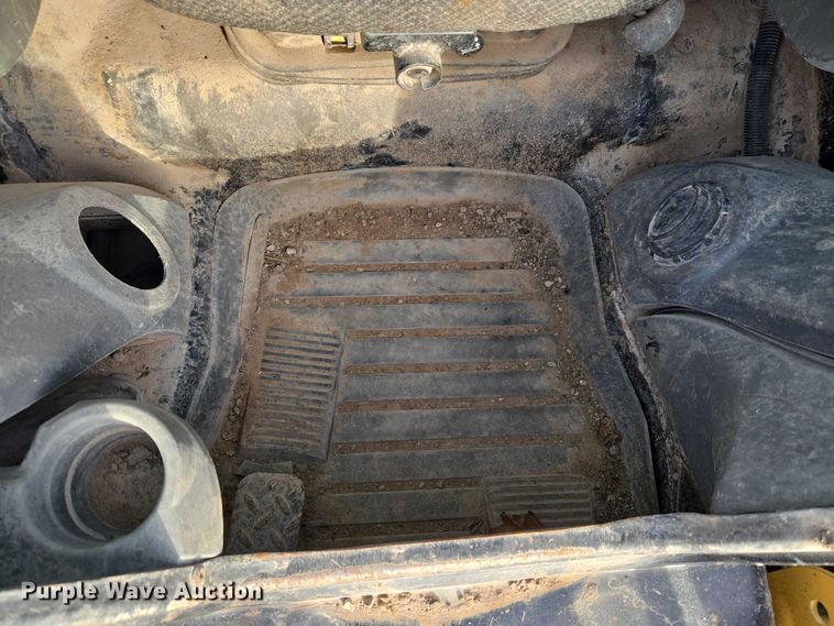 image for item ET5393 2015 Caterpillar 246D skid steer loader