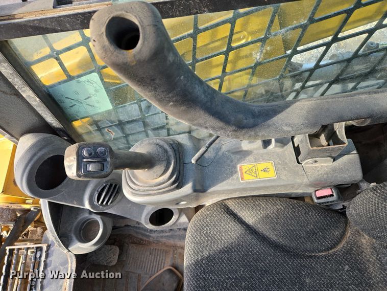 image for item ET5393 2015 Caterpillar 246D skid steer loader