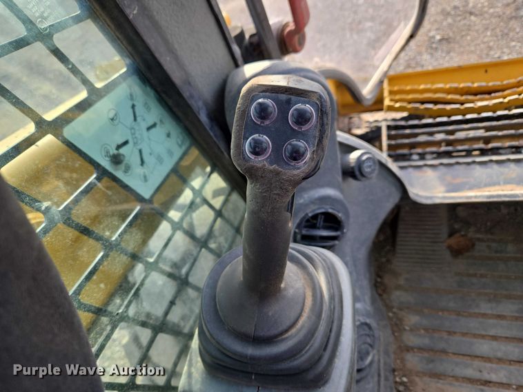 image for item ET5393 2015 Caterpillar 246D skid steer loader