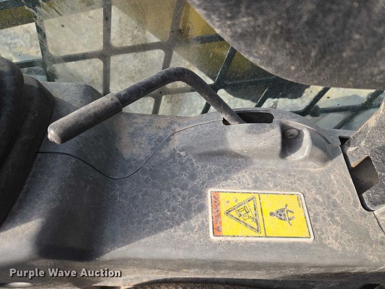 image for item ET5393 2015 Caterpillar 246D skid steer loader