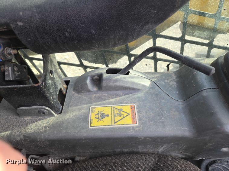 image for item ET5393 2015 Caterpillar 246D skid steer loader