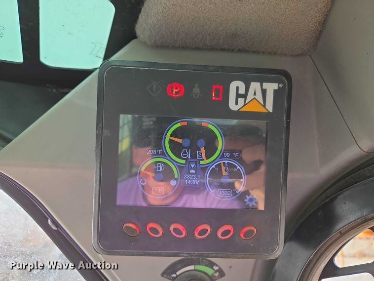 image for item ET5393 2015 Caterpillar 246D skid steer loader