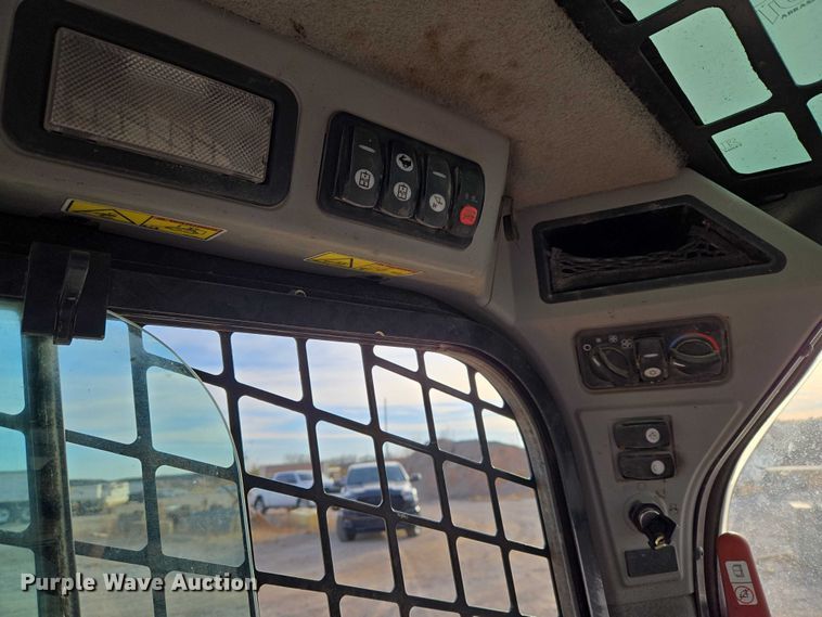 image for item ET5393 2015 Caterpillar 246D skid steer loader