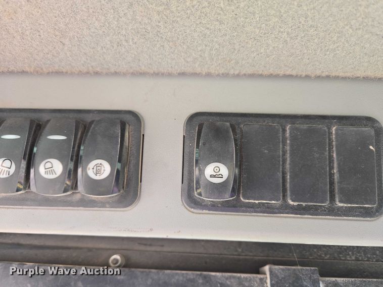 image for item ET5393 2015 Caterpillar 246D skid steer loader