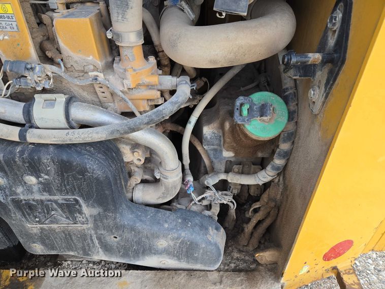 image for item ET5393 2015 Caterpillar 246D skid steer loader