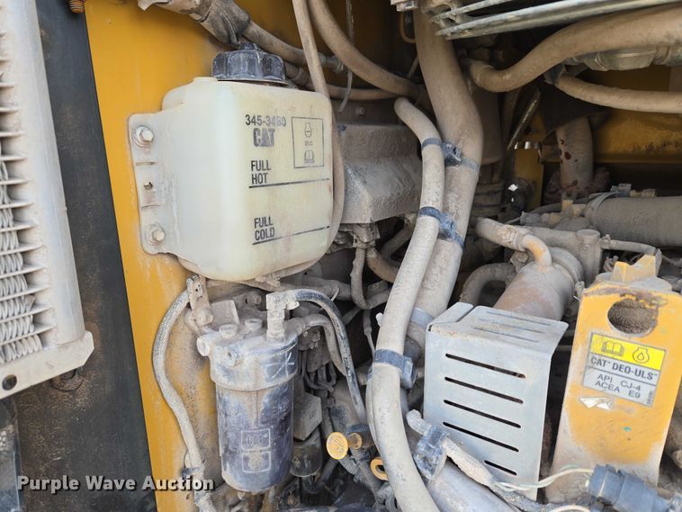 image for item ET5393 2015 Caterpillar 246D skid steer loader