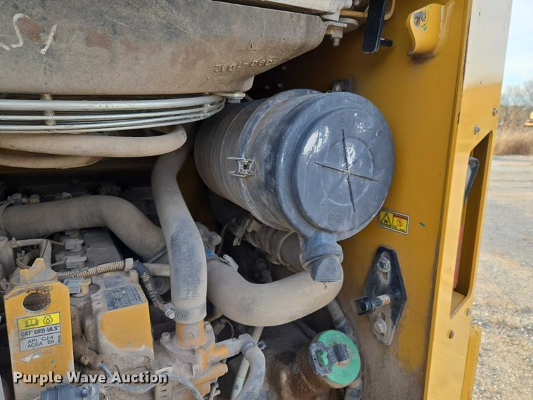 image for item ET5393 2015 Caterpillar 246D skid steer loader