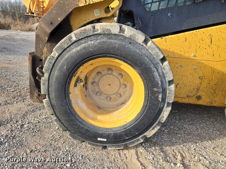 image for item ET5393 2015 Caterpillar 246D skid steer loader