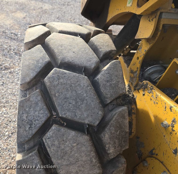 image for item ET5393 2015 Caterpillar 246D skid steer loader