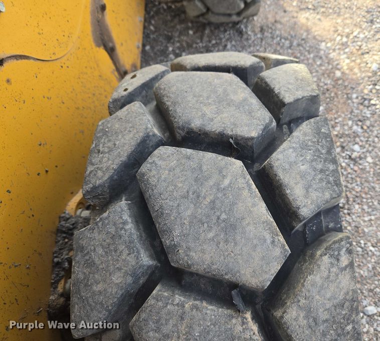 image for item ET5393 2015 Caterpillar 246D skid steer loader