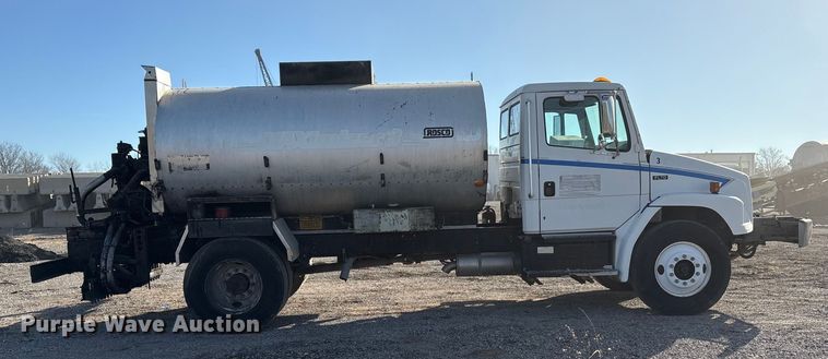 image for item ET5406 Freight liner Fl70 oil distributor truck