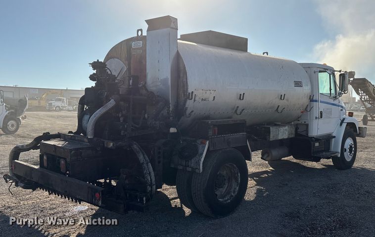 image for item ET5406 Freight liner Fl70 oil distributor truck