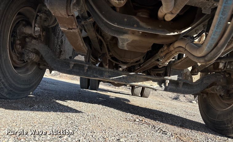 image for item ET5406 Freight liner Fl70 oil distributor truck