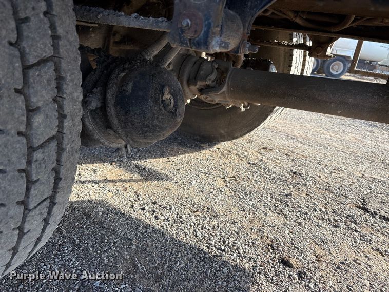 image for item ET5406 Freight liner Fl70 oil distributor truck