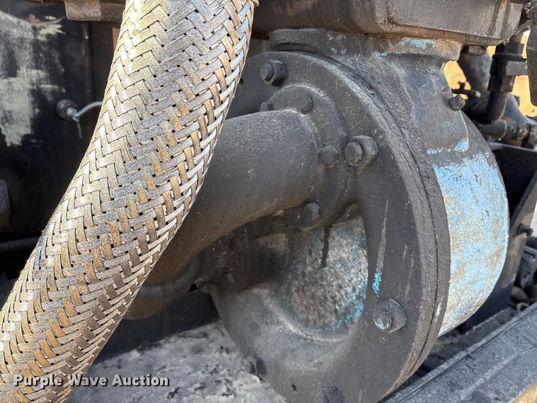 image for item ET5406 Freight liner Fl70 oil distributor truck