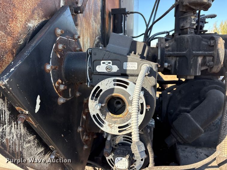 image for item ET5406 Freight liner Fl70 oil distributor truck