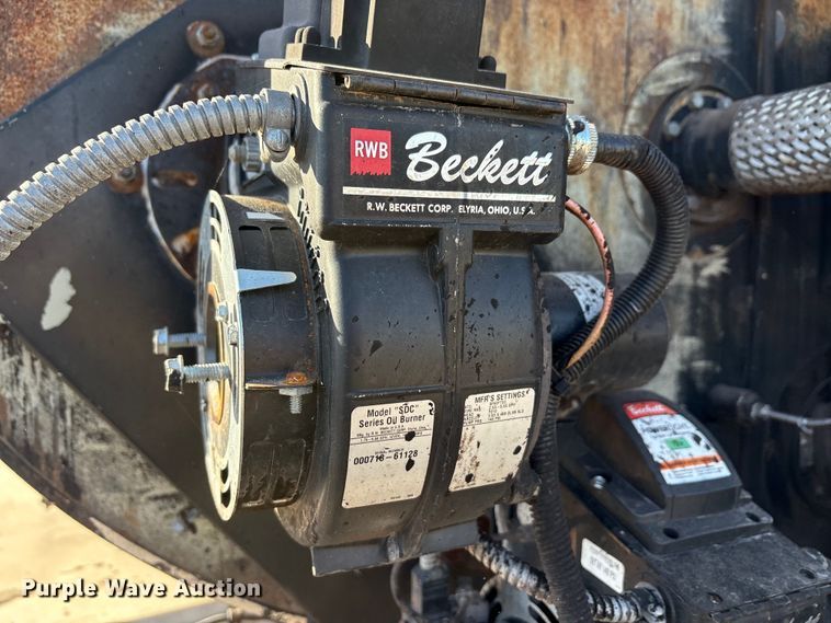 image for item ET5406 Freight liner Fl70 oil distributor truck