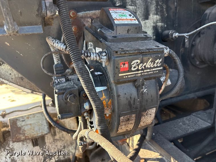 image for item ET5406 Freight liner Fl70 oil distributor truck