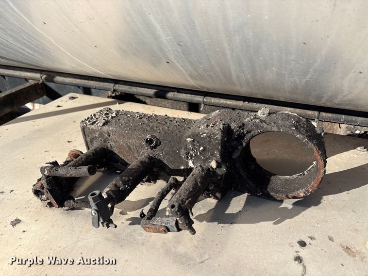 image for item ET5406 Freight liner Fl70 oil distributor truck