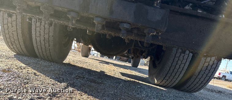 image for item ET5406 Freight liner Fl70 oil distributor truck