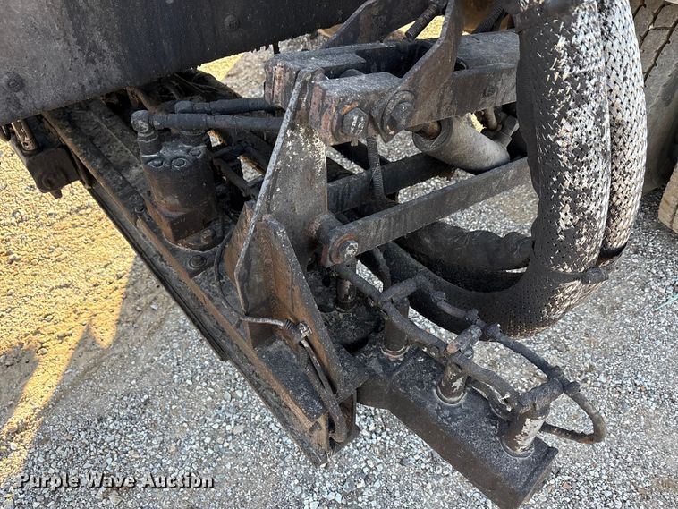 image for item ET5406 Freight liner Fl70 oil distributor truck