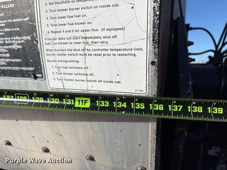 image for item ET5406 Freight liner Fl70 oil distributor truck