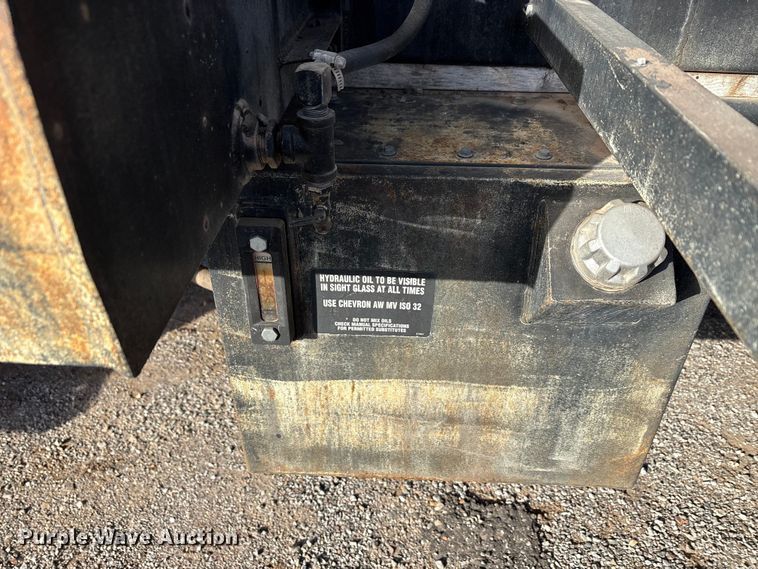 image for item ET5406 Freight liner Fl70 oil distributor truck