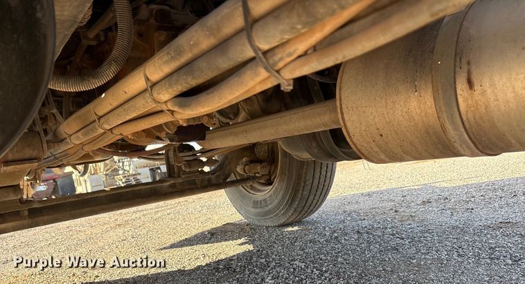 image for item ET5406 Freight liner Fl70 oil distributor truck