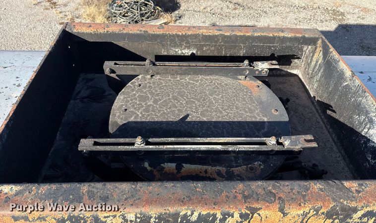 image for item ET5406 Freight liner Fl70 oil distributor truck