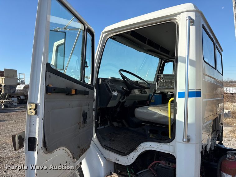 image for item ET5406 Freight liner Fl70 oil distributor truck