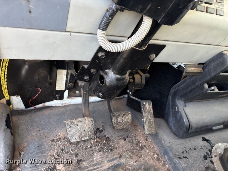 image for item ET5406 Freight liner Fl70 oil distributor truck