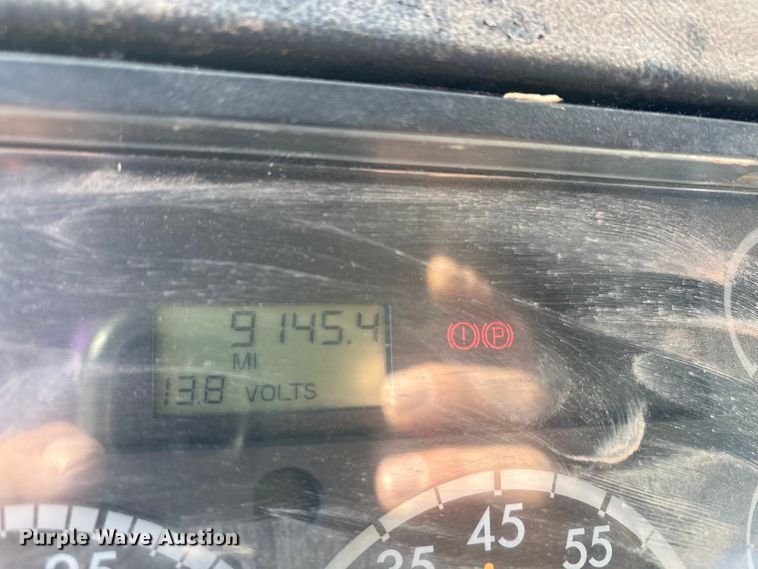 image for item ET5406 Freight liner Fl70 oil distributor truck