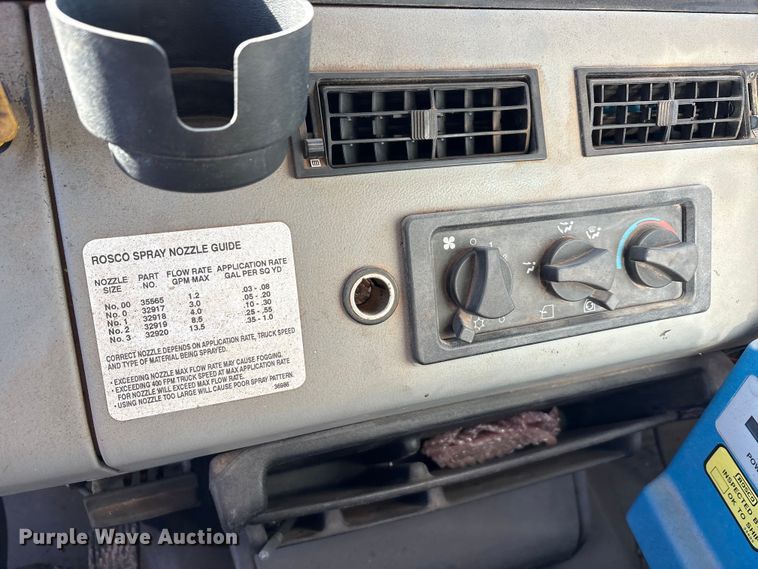 image for item ET5406 Freight liner Fl70 oil distributor truck