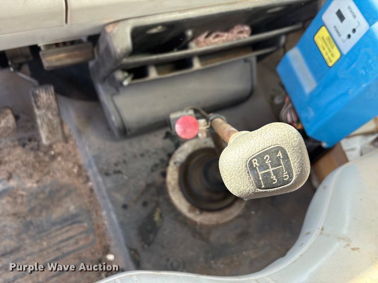 image for item ET5406 Freight liner Fl70 oil distributor truck