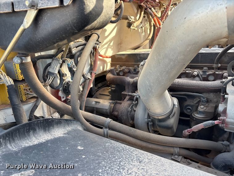 image for item ET5406 Freight liner Fl70 oil distributor truck