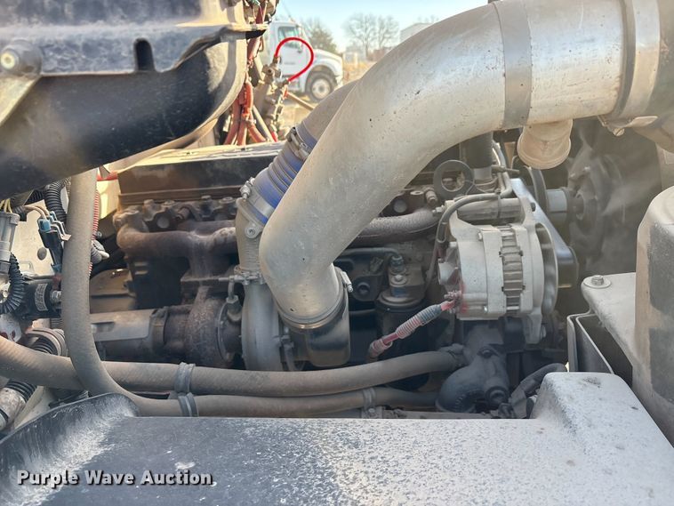 image for item ET5406 Freight liner Fl70 oil distributor truck