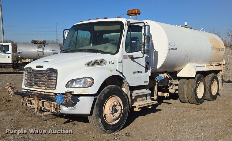 image for item ET5414 2004 Freightliner M2 water truck