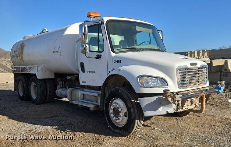 image for item ET5414 2004 Freightliner M2 water truck