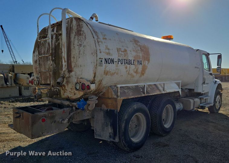 image for item ET5414 2004 Freightliner M2 water truck
